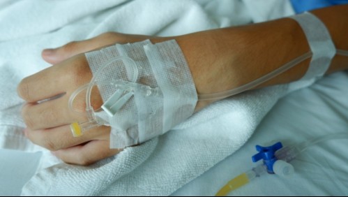 Estudiantes rocían alcohol y prenden fuego a compañero de clases: El padre afirma que fue por su origen indígena