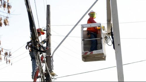 Lluvia y nieve en Santiago: Compañía de energía ENEL activa plan preventivo ante pronóstico en la Región Metropolitana