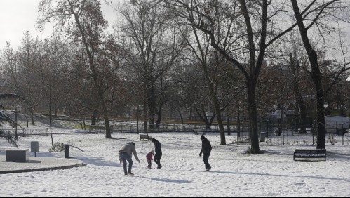 Pronóstico de nieve en Santiago se extiende hasta el viernes: lo que se sabe del evento meteorológico en la RM