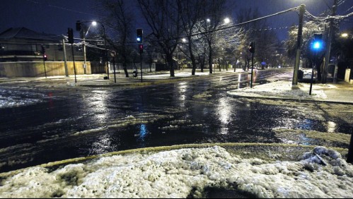 Meteorólogo descarta nieve para el resto del jueves en Santiago: ¿Cuándo podría repetirse el evento?