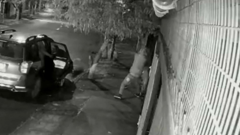 Delincuentes entran a casa en Maipú mientras familia dormía: Amordazaron a las víctimas y golpearon a menor de 15 años Delincuentes entran a casa en Maipú mientras familia dormía: Amordazaron a las víctimas y golpearon a menor de 15 años