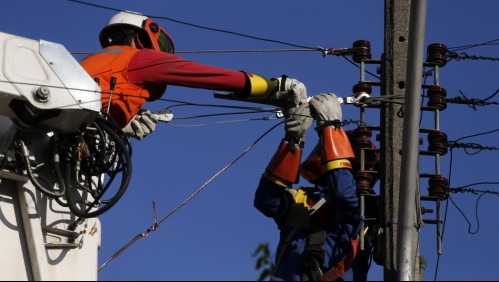 Ola de frío en Santiago: CGE activa plan de acción preventivo ante eventuales problemas en el suministro eléctrico