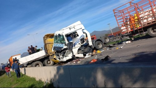 Colisión de tres camiones en la ruta 68 deja dos lesionados y cortes en la carretera