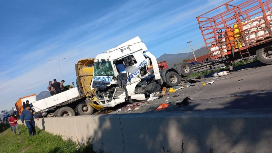 Colisión de tres camiones en la ruta 68 deja dos lesionados y cortes en la carretera