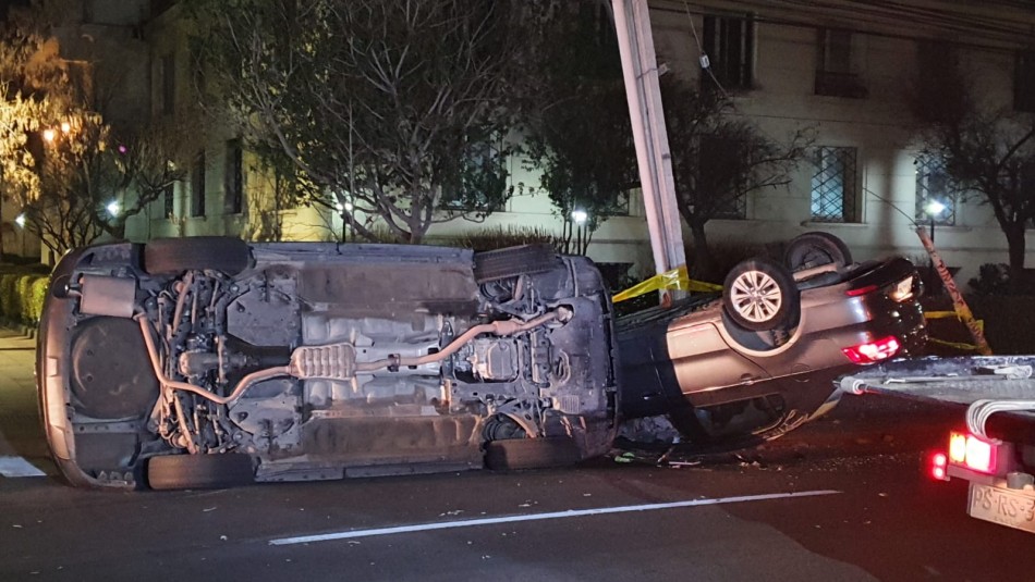 Accidente de tránsito en Providencia acabó con dos vehículos volcados: Conductores fueron citados a declarar Accidente de tránsito en Providencia acabó con dos vehículos volcados: Conductores fueron citados a declarar