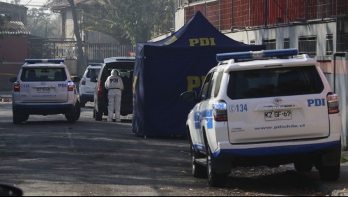 Encuentran muertos a dos hombres al interior de un vehículo