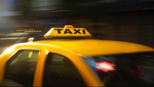 Intentaron pagar el taxi con droga, el chofer se negó y le destruyeron el auto con un bate de béisbol