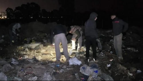 Un basural se convierte en la 'búsqueda del tesoro': Encuentran miles de dólares entre los desechos