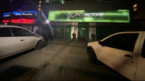Detuvieron in fraganti a dos delincuentes que robaban tienda de tecnología en Las Condes