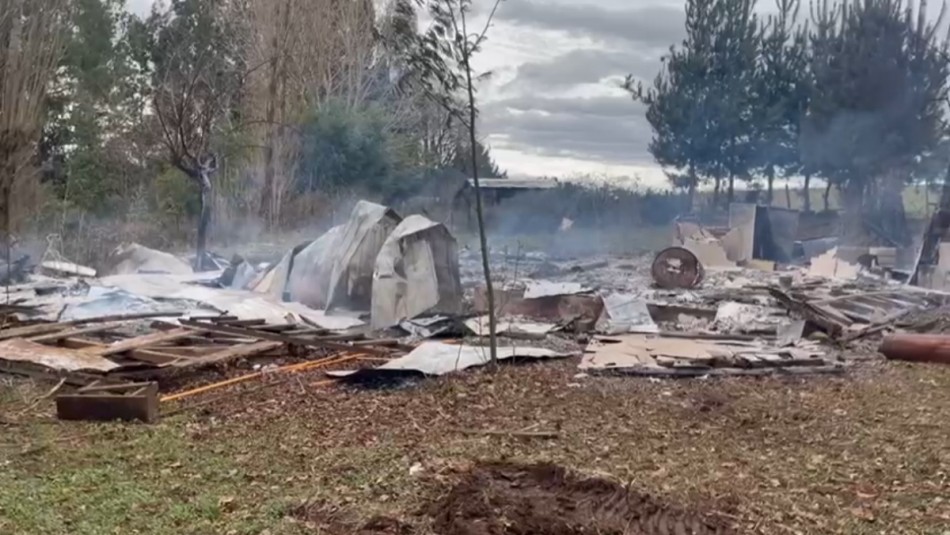 ataque-incendiario-afecta-a-casa-deshabitada-ubicada-en-predio-de-la-araucania Un ataque incendiario afectó a una casa deshabitada ubicada en un predio de la Región de La Araucanía.