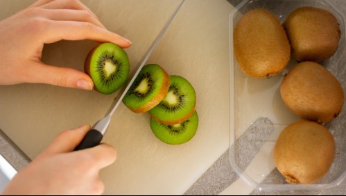 ¿Se acerca una cirugía? Estas son todas las personas que no deberían comer mucho kiwi