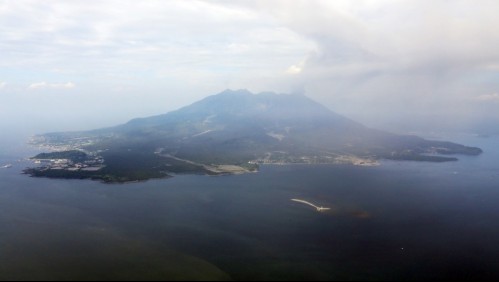 Japón declara alerta máxima tras erupción del volcán 'Sakurajima': Piden evacuar zonas residenciales cercanas
