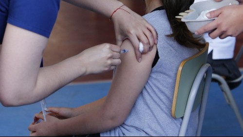 Justicia de Uruguay revoca prohibición de vacunar contra el coronavirus a menores de 13 años