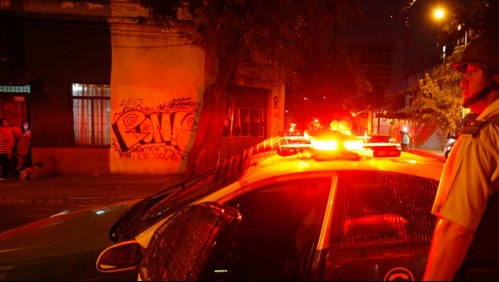 Excarabinero frustra encerrona pero es apuñalado por delincuentes: Pierde el conocimiento y colisiona contra un poste