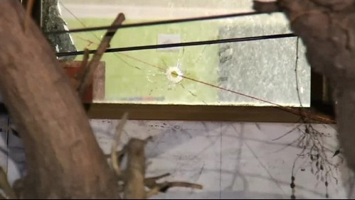 Niño es baleado en la cabeza por desconocidos en su casa en Cerro Navia: Su familia habría sido amenazada anteriormente