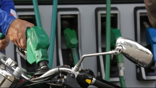 Precio de las bencinas subirá nuevamente este jueves: ENAP anunció rebaja en gas para autos