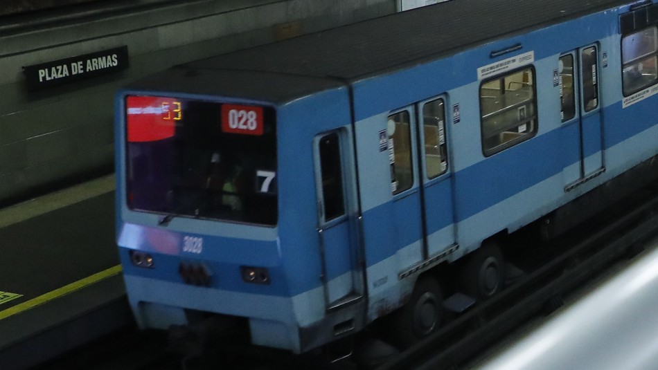 Metro de Santiago restablece servicio en la Línea 5