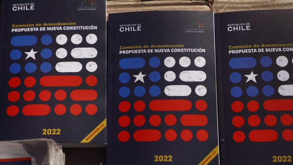 Segpres explica impresión y distribución del texto de Nueva Constitución: Segpres explica impresión y distribución del texto de Nueva Constitución: