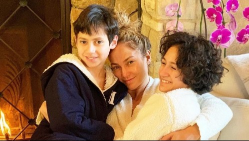 De paseo con sus hijos por Nápoles: Jennifer Lopez deslumbra con un bolso de 40 mil dólares y tacones Gucci