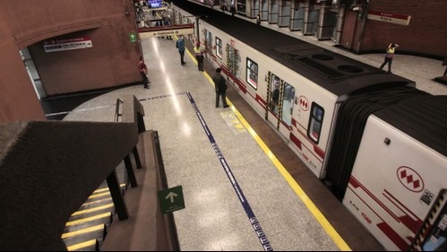 Metro de Santiago cierra estación Universidad Católica