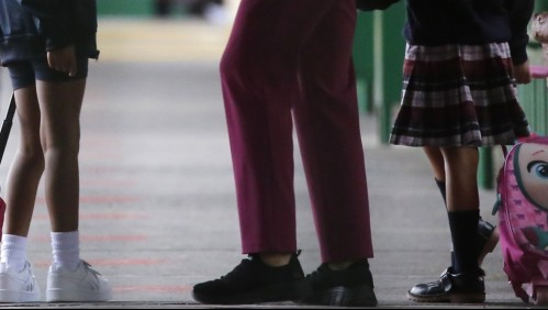 Reportan más de 50 alumnos con eventuales síntomas de intoxicación en Quintero: se activó protocolo GEC