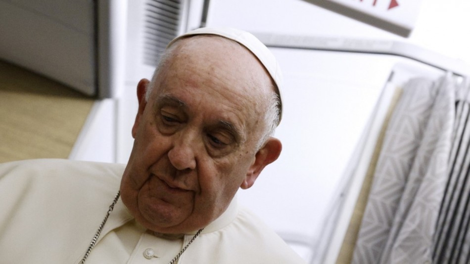 El papa Francisco admite que deberá reducir su ritmo de viajes o hacerse 