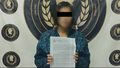 Sube a una mujer en la vía, van a un motel, ella lo golpea en la cabeza y luego lo estrangula para robarle su vehículo