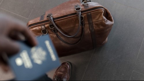 Llevaba comida en la maleta, olvidó declararla y debió pagar una millonaria multa