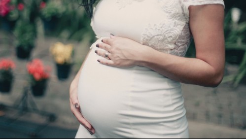 'Sabía que te iba a encontrar' Padre golpea a su hija embarazada de mellizos y joven sufre pérdida