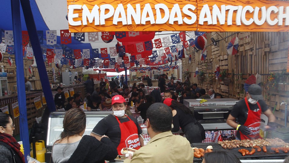 Fiestas Patrias: Fonderos manifiestan problemas para instalarse por Fiestas Patrias: Fonderos manifiestan problemas para instalarse por