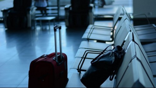 'Mami, estoy perdida': Mujer acusa a aerolínea de abandonar a menor 'como si fuera una maleta'