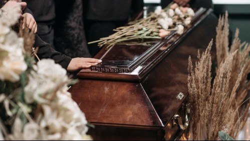 'No pudimos cumplir su último deseo': Velan a la difunta equivocada y demandan a la funeraria por 50 millones de dólares