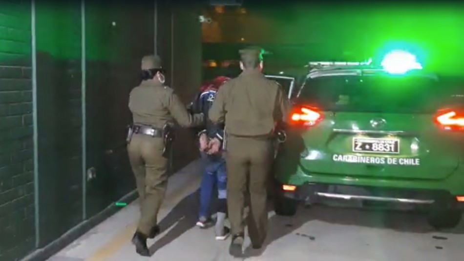 Persecución policial dejó a una mujer atropellada y con lesiones graves en Arica: Cinco sujetos fueron detenidos Persecución policial dejó a una mujer atropellada y con lesiones graves en Arica: Cinco sujetos fueron detenidos