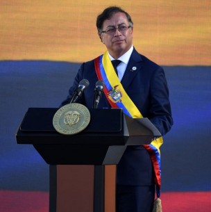 Petro propone a grupos armados en Colombia beneficios penales a cambio de pactos de paz Petro propone a grupos armados en Colombia beneficios penales a cambio de pactos de paz