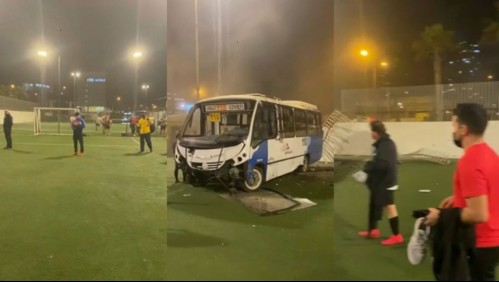 Chofer de microbús en estado de ebriedad protagoniza accidente y termina ingresando en una cancha de fútbol