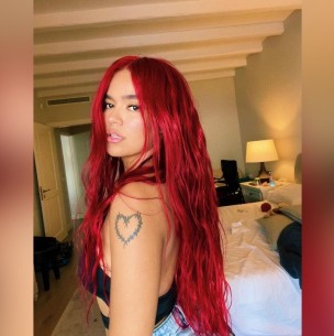 Karol G genera polémica al aparecer en video oficial del himno de Colombia: Ella responde con foto de su look tricolor Karol G genera polémica al aparecer en video oficial del himno de Colombia: Ella responde con foto de su look tricolor