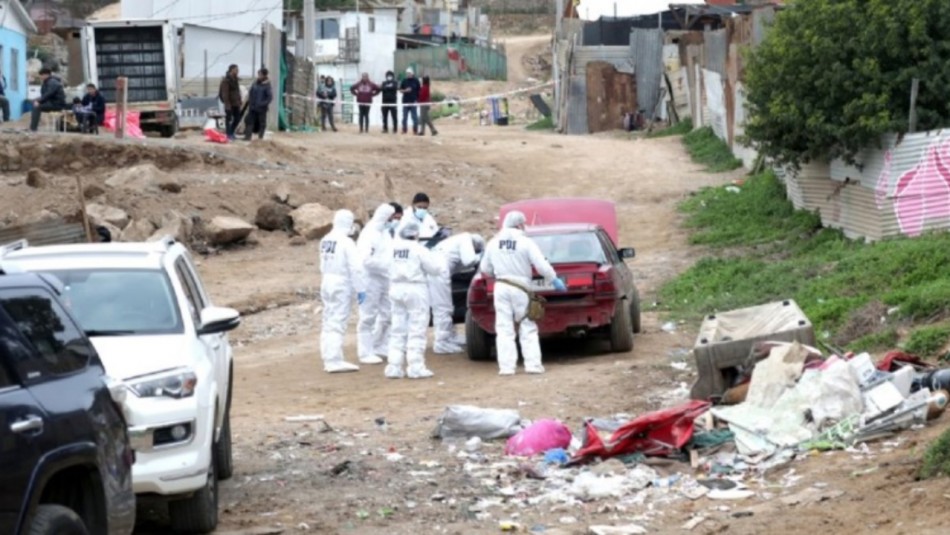 Un formalizado y dos prófugos: Lo que se sabe en relación al cadáver encontrado en la maleta de un auto en Coquimbo