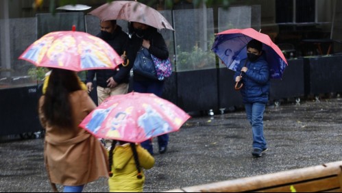 'Sí hay una posibilidad': pronostican lluvia en Santiago para este fin de semana largo
