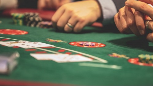 FNE investiga posible colusión en casinos: Ordenaron allanar casas de altos ejecutivos