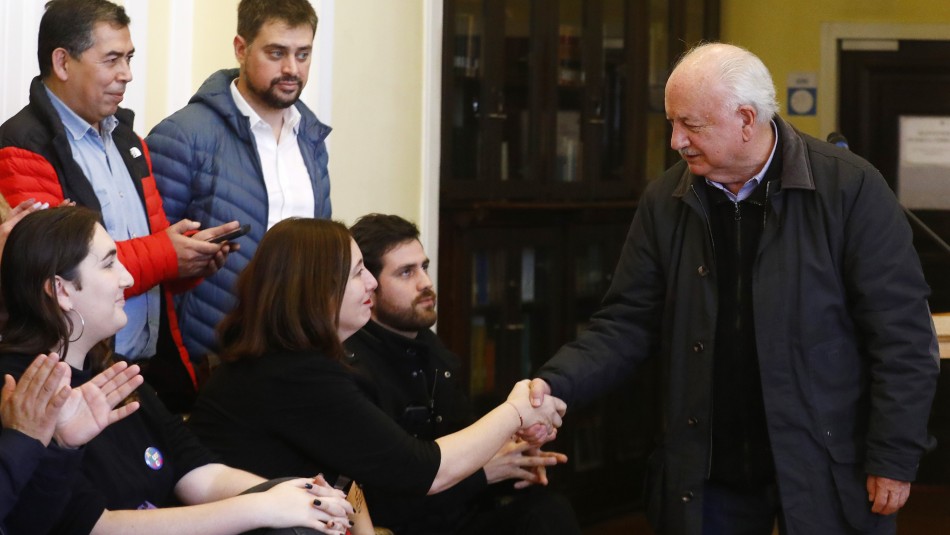 acuerdo-oficialismo-reforma-constitucion Pensiones, consulta indígena, vivienda y más: oficialismo presenta acuerdo para modificar propuesta constitucional