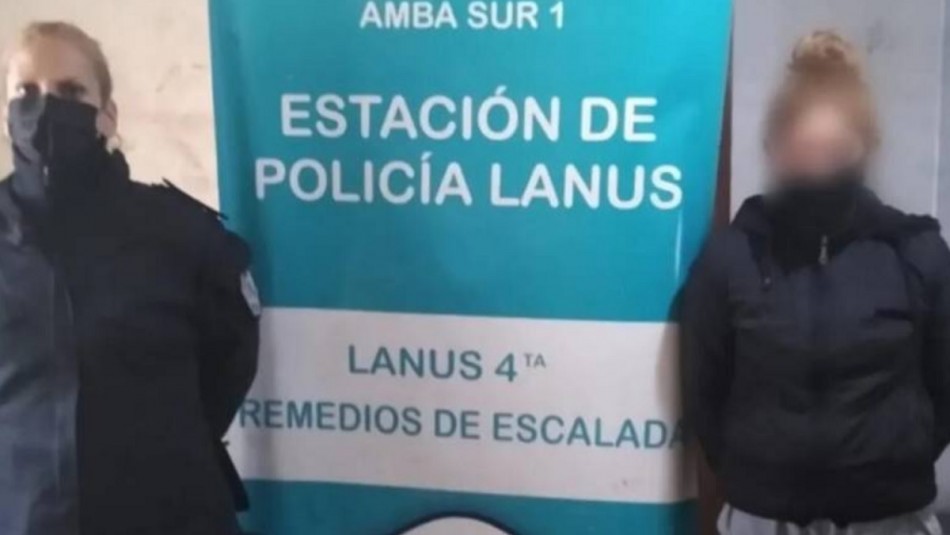 Una madre golpeó a una profesora que insultó a su hijo en Argentina.