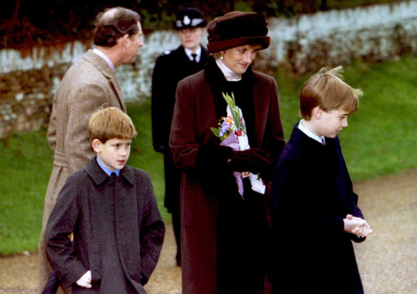 Diana de Gales con sus hijos cuando niños