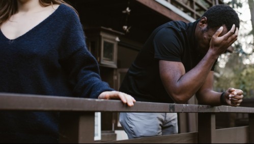 Alertó a su vecino que alguien entró a robar a su casa pero se trataba del amante de su esposa