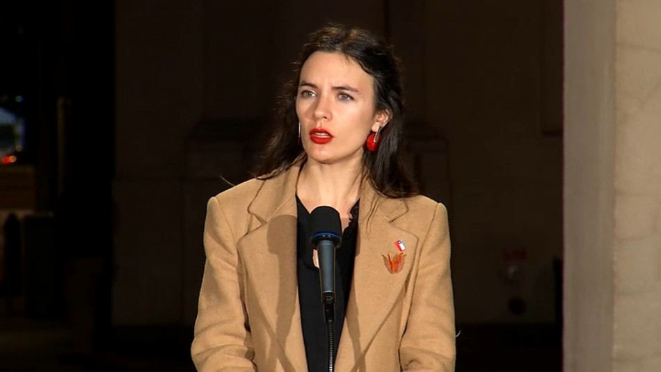 camila-vallejo Vallejo por peticiones para que renuncie Jackson tras resolución de Contraloría: