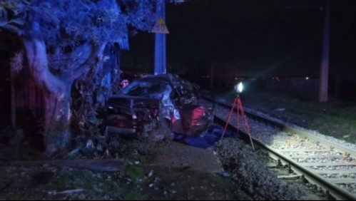 Hombre muere y embarazada queda lesionada tras choque de un auto contra un tren en Chillán