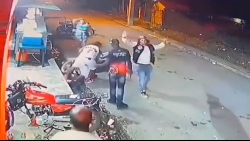 Delincuente dispara su arma por error y mata a su cómplice justo antes de realizar un asalto