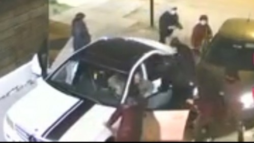 Ocho sujetos armados realizaron una encerrona y golpearon al dueño del vehículo en Ñuñoa