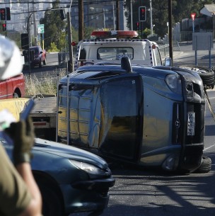 Ocho adultos y cuatro niños terminaron lesionados tras el volcamiento de un auto en la ruta 78 Ocho adultos y cuatro niños terminaron lesionados tras el volcamiento de un auto en la ruta 78
