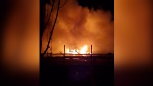 Ataque incendiario deja 10 vehículos destruidos en predio donde se construye un parque eólico en Angol