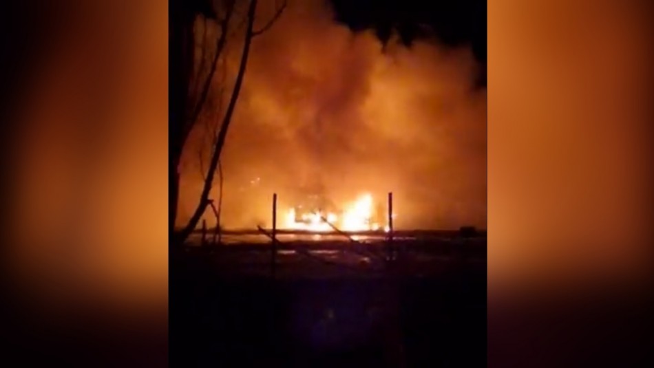 Ataque incendiario deja 10 vehículos destruidos en predio donde se construye un parque eólico en Angol Ataque incendiario deja 10 vehículos destruidos en predio donde se construye un parque eólico en Angol